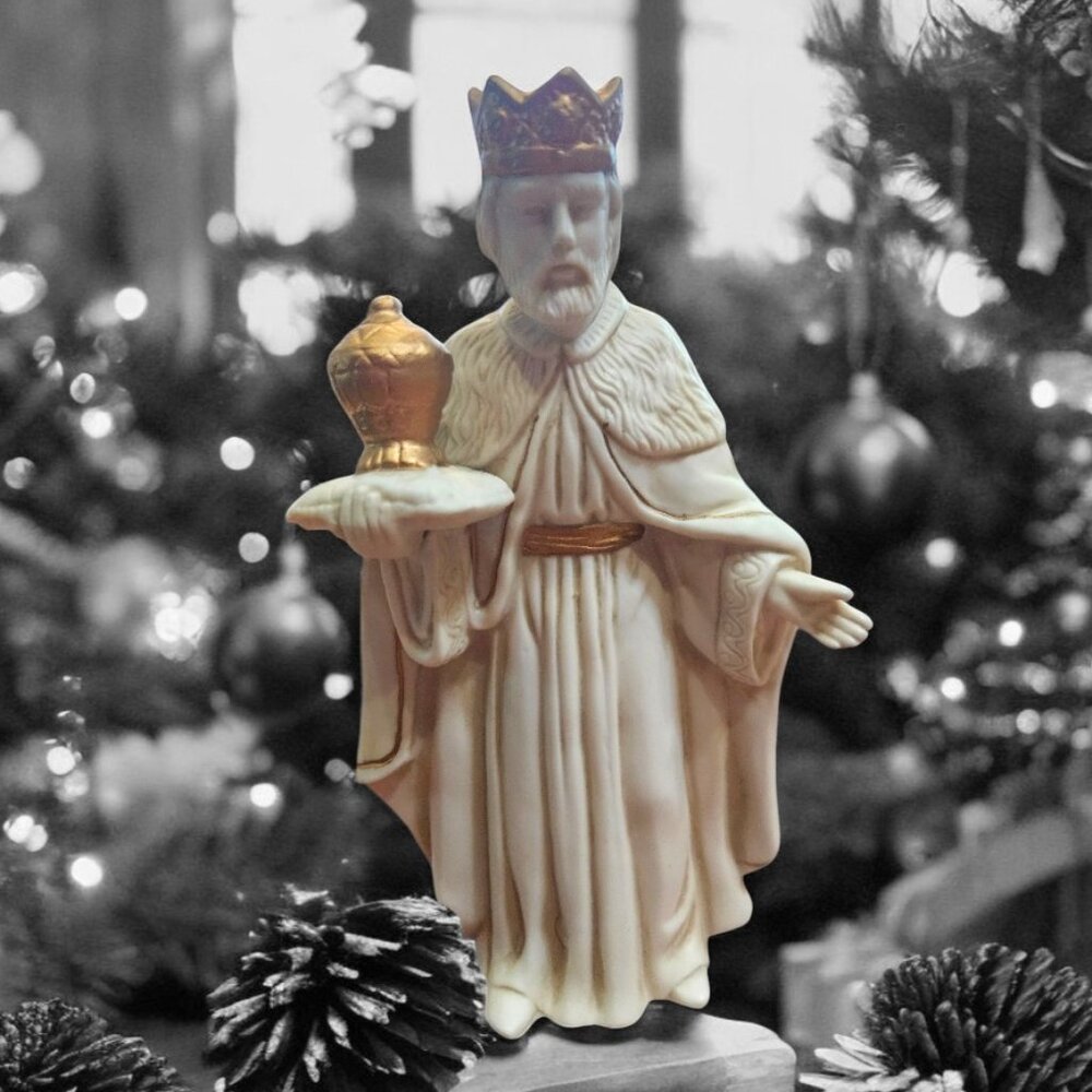 Nativity King - White Bisque with Gold Trim - Wise Man - Frankincense, Myrrh